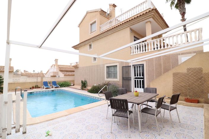 Image No.1-4 Bed Villa for sale