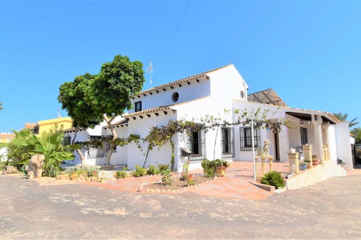 Image No.1-4 Bed Villa for sale