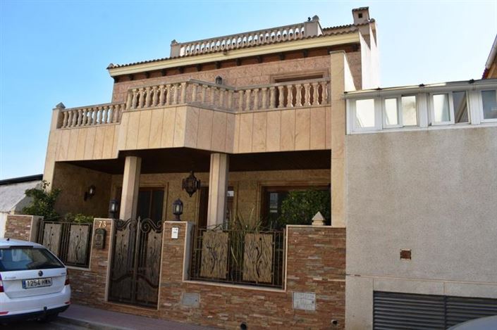 Image No.1-7 Bed Villa for sale