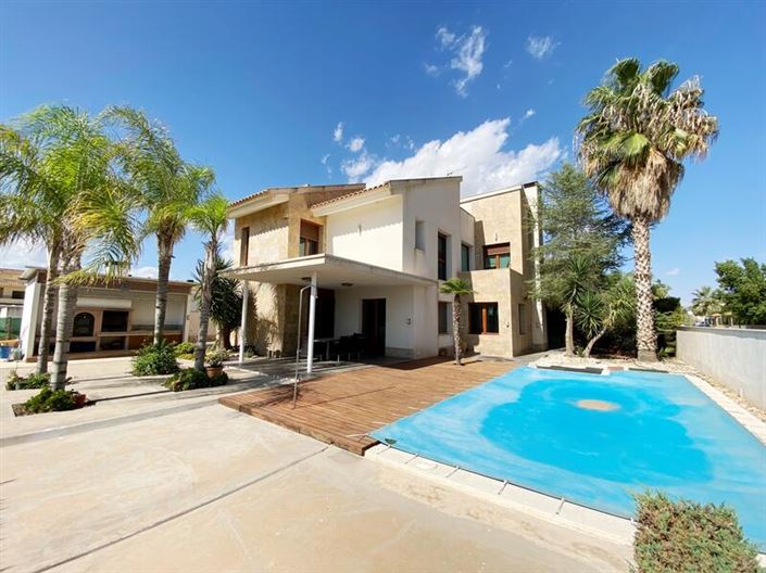 Image No.1-5 Bed Villa for sale