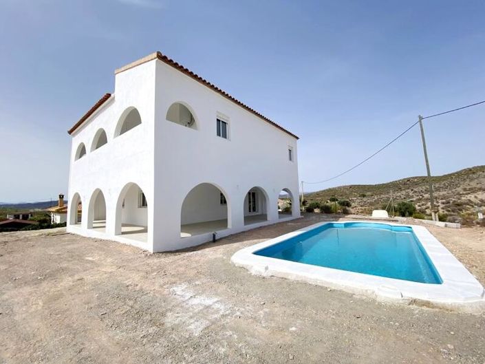 Image No.1-4 Bed Villa for sale