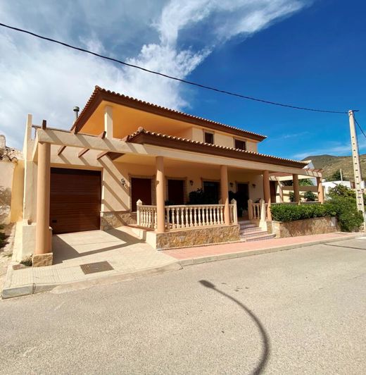 Image No.1-4 Bed Villa for sale