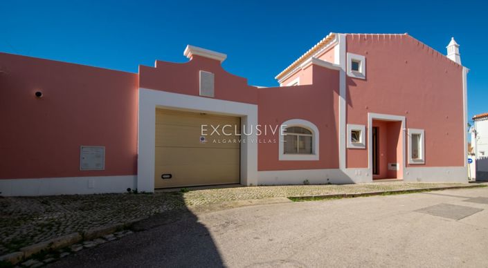 Image No.1-4 Bed Villa for sale