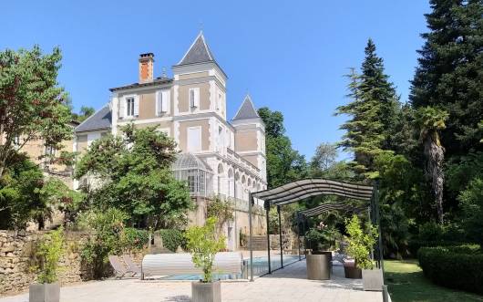 Image No.1-16 Bed Chateaux for sale