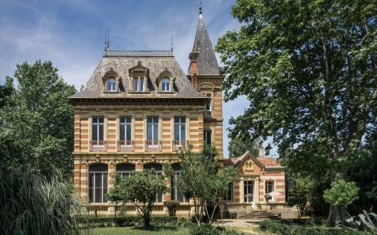 Image No.1-20 Bed Chateaux for sale