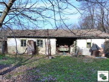 Two-storey house with yard in well-developed village 18 km away from Veliko Tarnovo