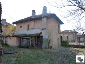 Two-storey house with yard in well-developed village 18 km away from Veliko Tarnovo