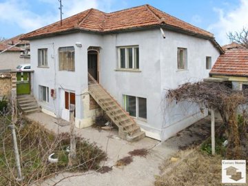 1 - Polski Trambesh, House