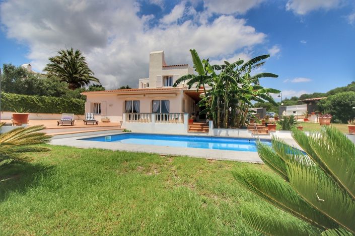 Image No.1-4 Bed Villa for sale