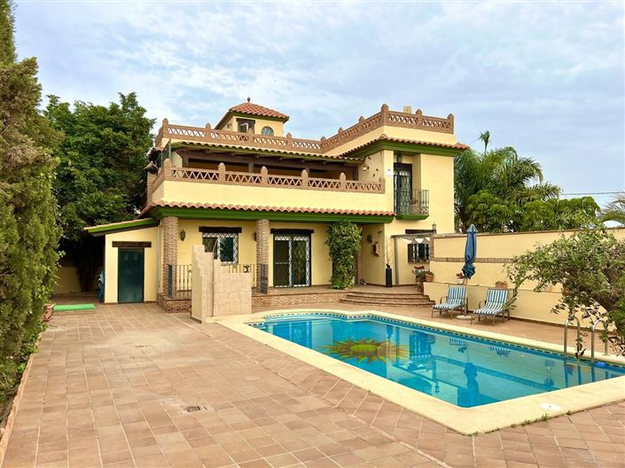 Image No.1-6 Bed Villa for sale