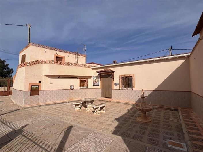 Image No.1-6 Bed Villa for sale