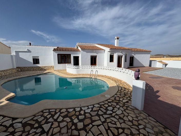 Image No.1-4 Bed Villa for sale