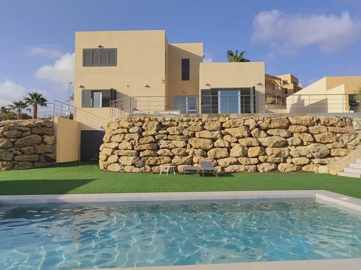 Image No.1-6 Bed Villa for sale