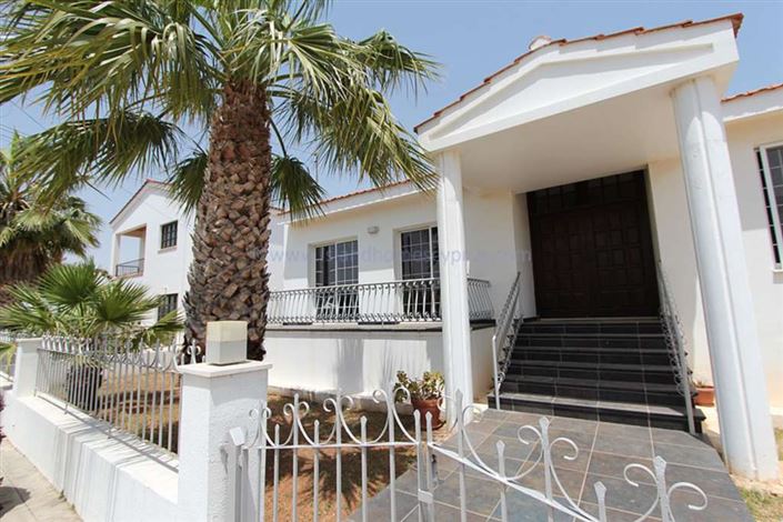 Image No.1-5 Bed Villa / Detached for sale