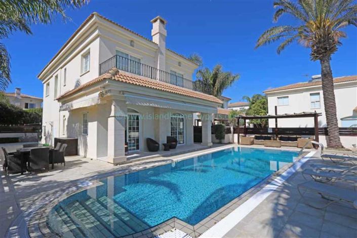 Image No.1-4 Bed Villa / Detached for sale