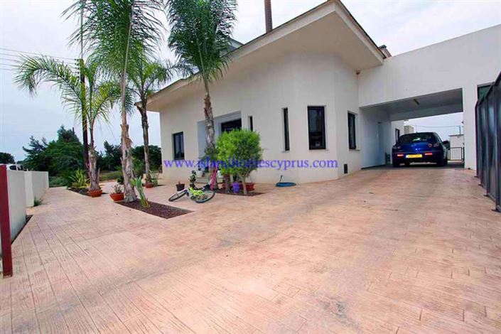 Image No.1-4 Bed Villa / Detached for sale