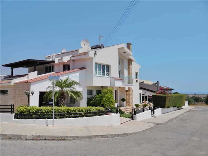 Image No.1-5 Bed Villa / Detached for sale