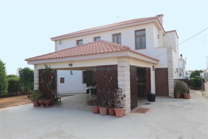 Image No.1-4 Bed Villa / Detached for sale