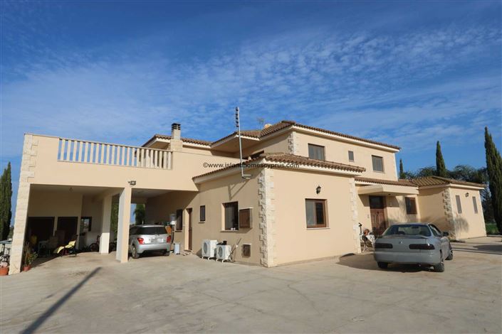 Image No.1-5 Bed Villa / Detached for sale