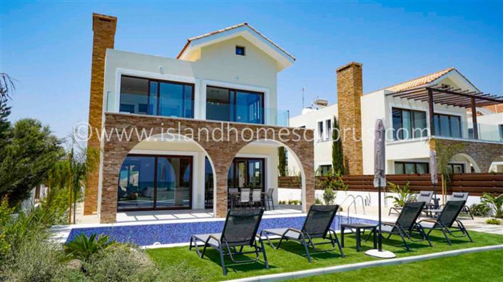 Image No.1-5 Bed Villa / Detached for sale