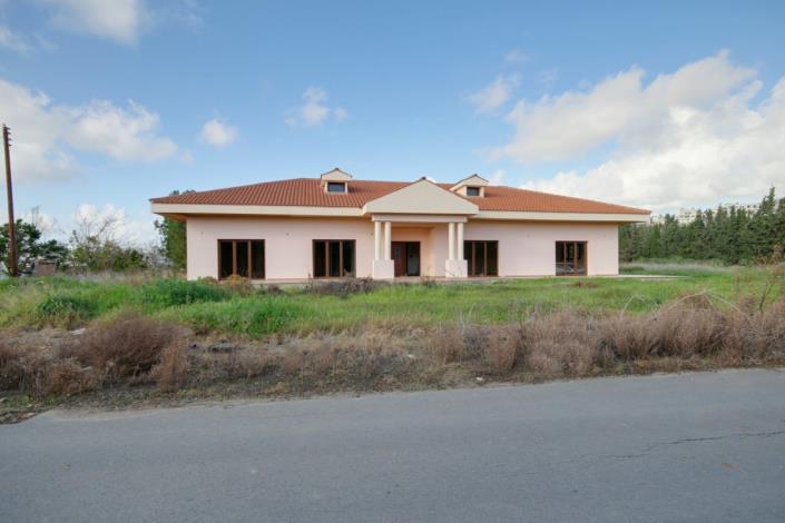 Image No.1-4 Bed Bungalow for sale