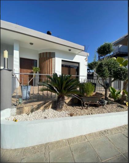 Image No.1-5 Bed House/Villa for sale