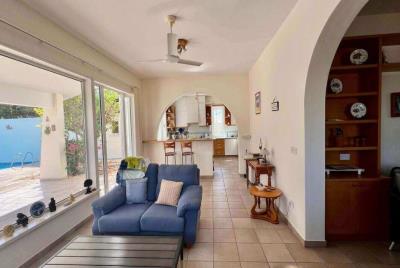 5-Bed-Villa-for-Sale-Located-in-Armou-Paphos-Cyprus-10-87405-2-1170x785