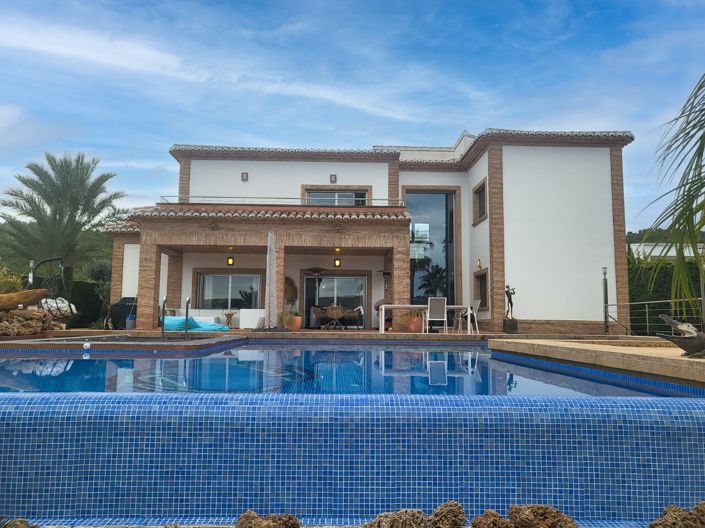 Image No.1-5 Bed Villa for sale