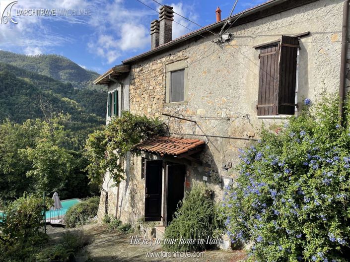 Image No.1-Villa de 4 chambres à vendre à Licciana Nardi