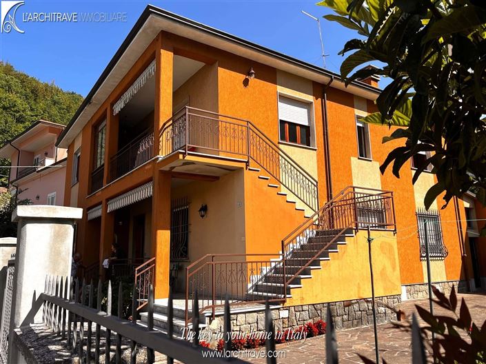 Image No.1-3 Bed House for sale