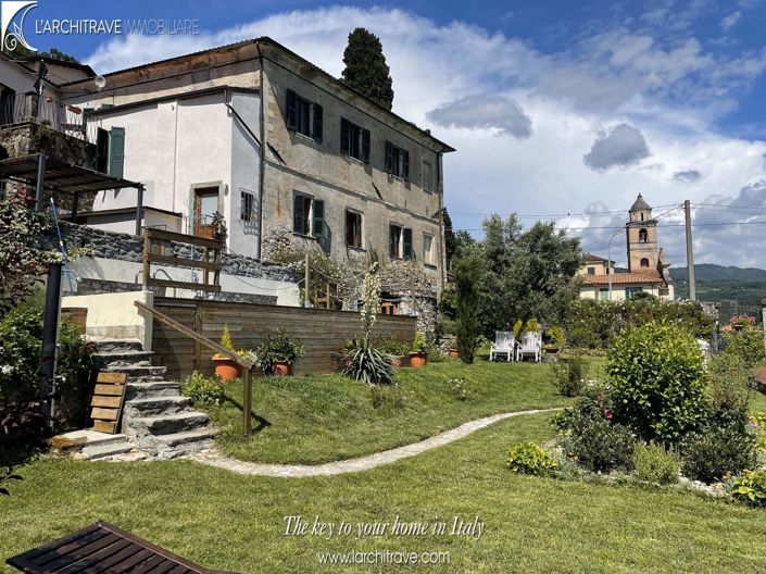 Image No.1-Villa de 7 chambres à vendre à Licciana Nardi