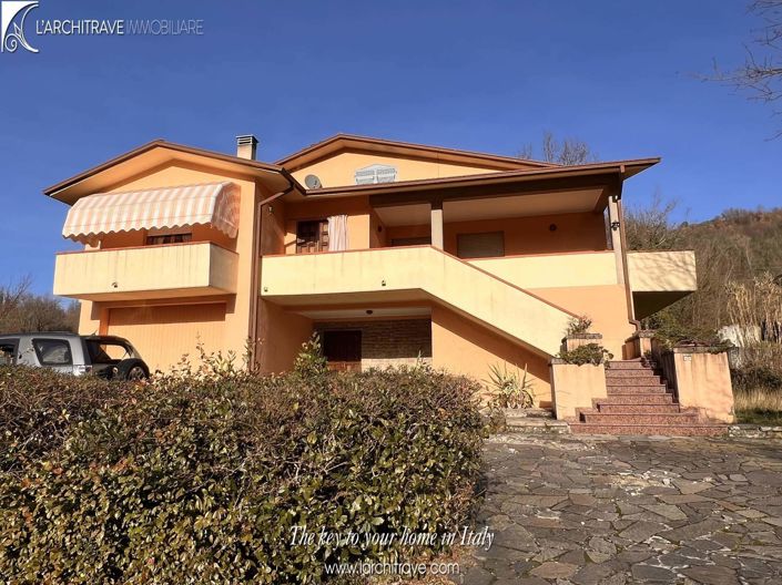 Image No.1-3 Bed Villa for sale