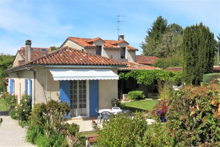 Image No.1-Maison de campagne de 5 chambres à vendre à Ribérac