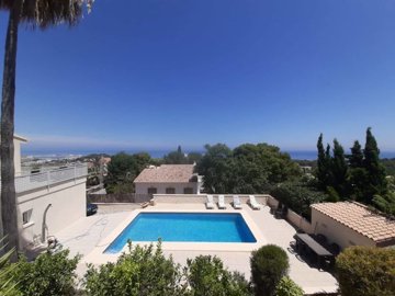 pool-with-views