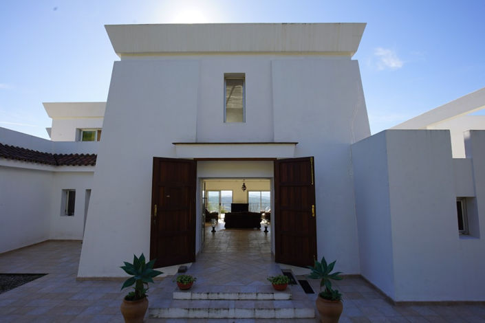 Image No.1-8 Bed Villa for sale