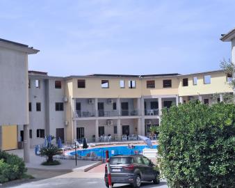 apt-San-Lucido-23FL-pool