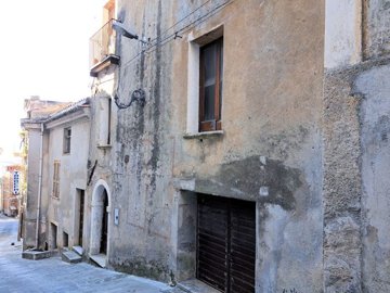 1 - Longobardi, Maison de ville