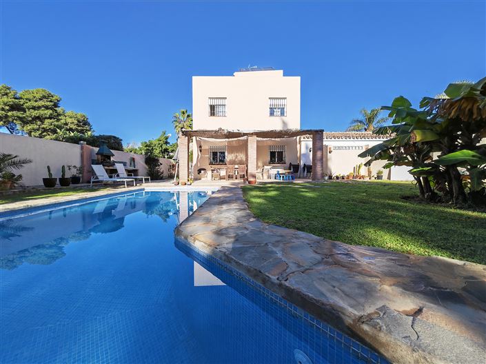 Image No.1-5 Bed Villa for sale