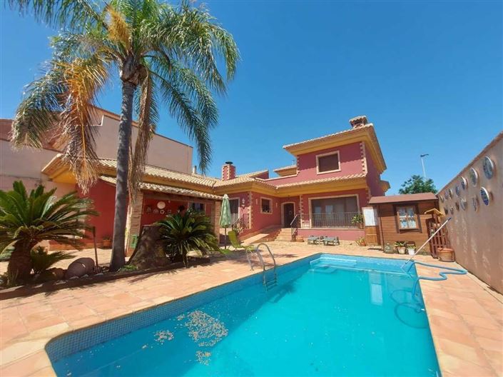 Image No.1-4 Bed Villa for sale