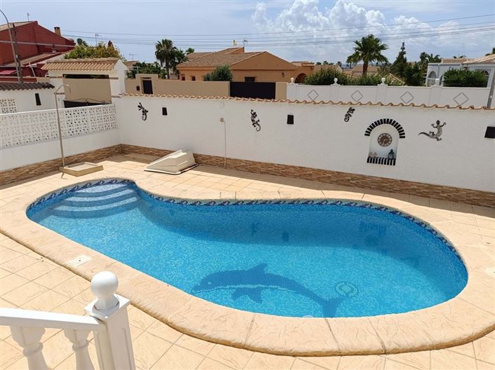 Image No.1-4 Bed Villa for sale