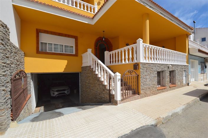 Image No.1-4 Bed Villa for sale