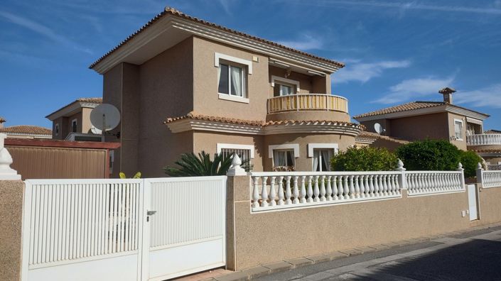 Image No.1-3 Bed Villa for sale