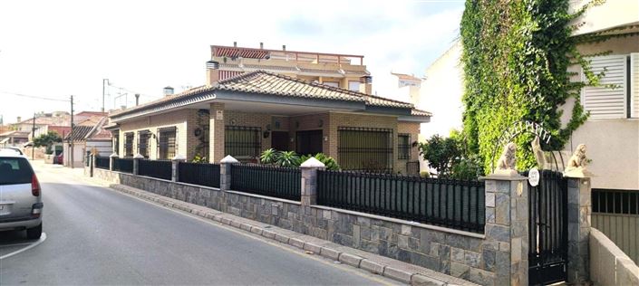 Image No.1-4 Bed Villa for sale