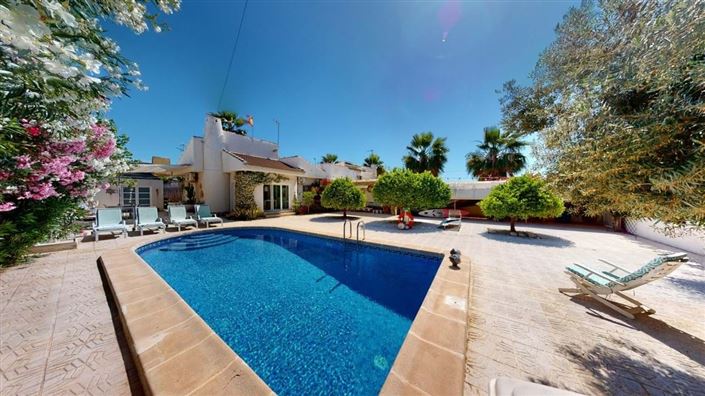 Image No.1-4 Bed Villa for sale