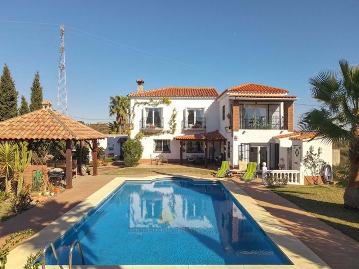 Image No.1-4 Bed Villa for sale