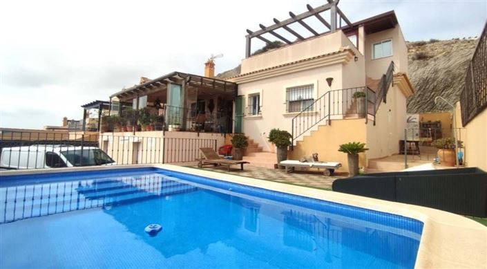 Image No.1-4 Bed Villa for sale