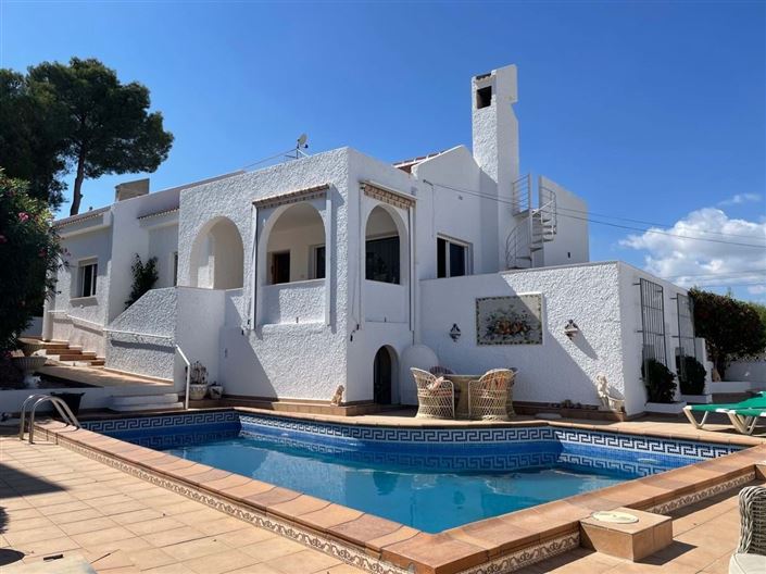 Image No.1-4 Bed Villa for sale