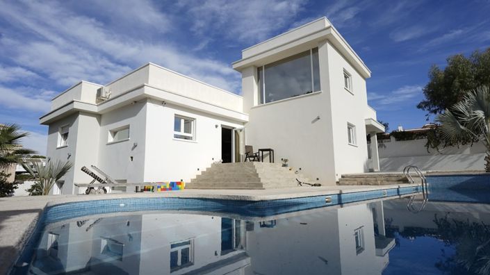 Image No.1-4 Bed Villa for sale