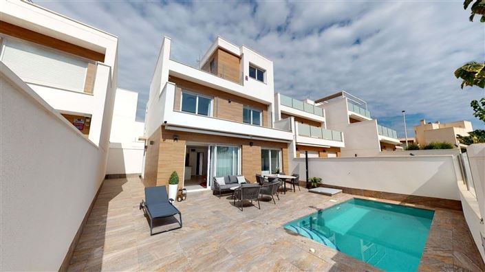 Image No.1-3 Bed Villa for sale