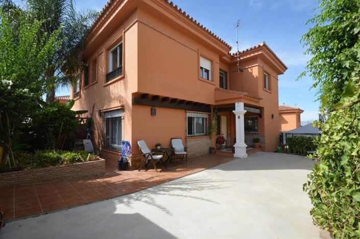 Image No.1-4 Bed Villa for sale